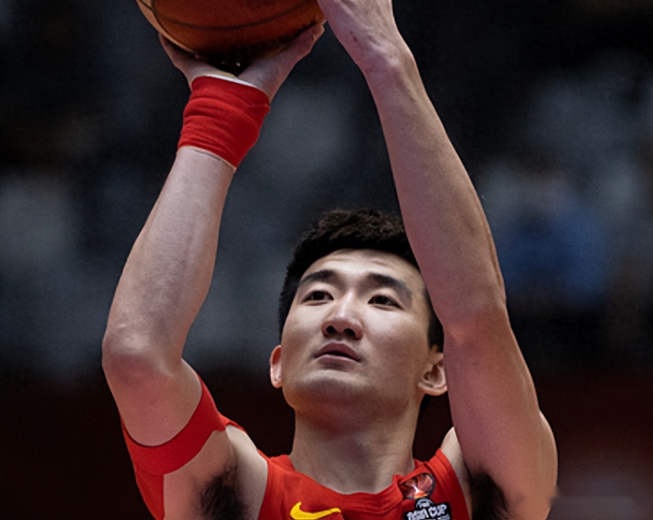 后卫真别全选防守球员了！孙铭徽徐杰不让进，进攻都差成啥样了！