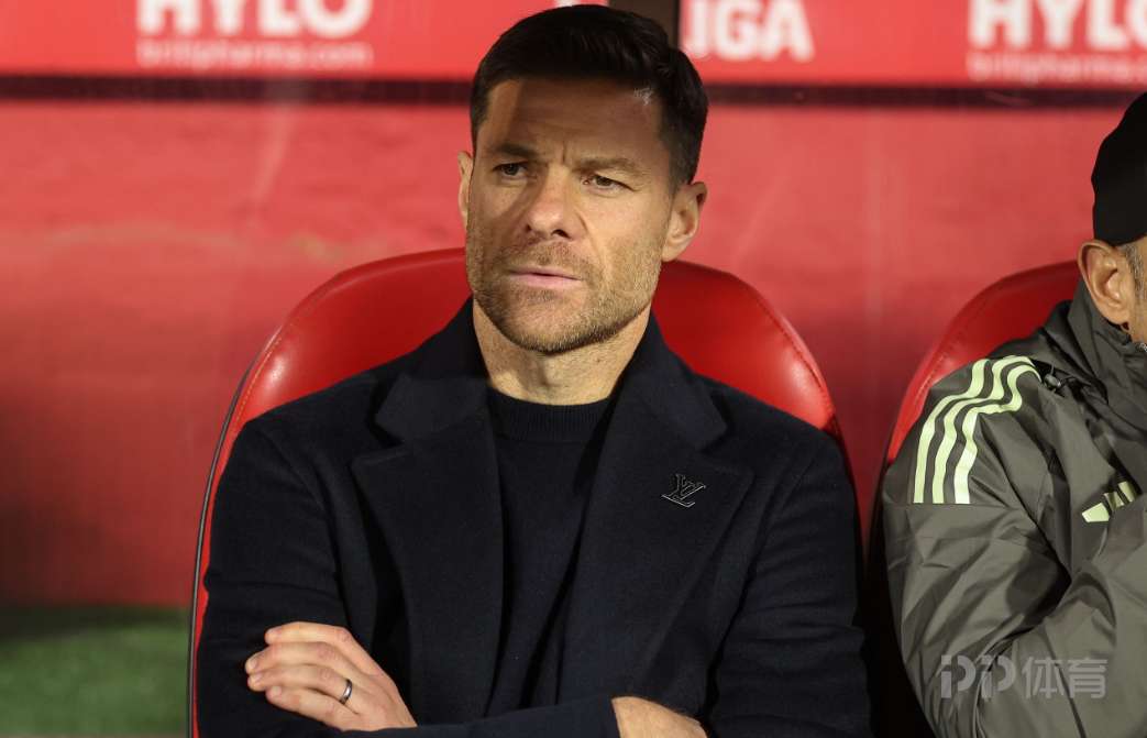 阿隆索：红牌争议极大，感觉是裁判故意针对，不认可判罚