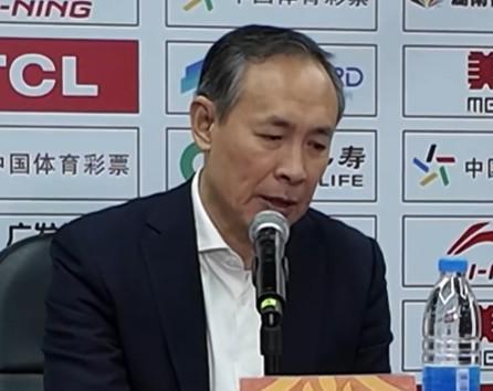 许利民：奥莫特表现不尽如人意；夏天选他因没比他更好的也有小曾原因