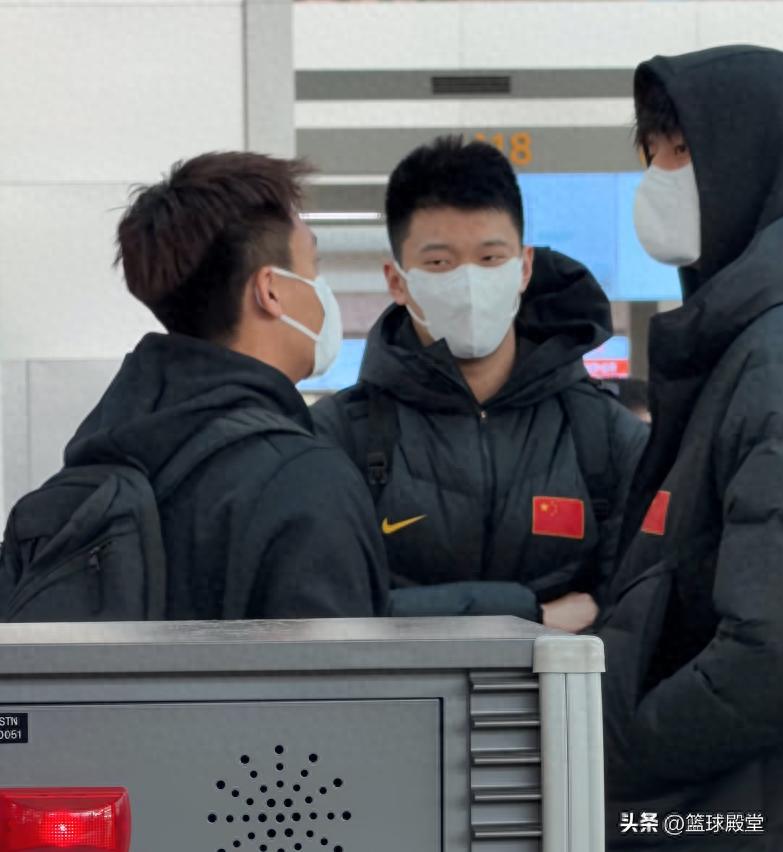 男篮启程回国！球员情绪低沉，北京3将洽谈，明日开启俱乐部杯！