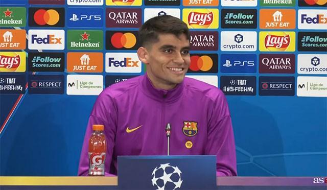 每体:巴萨让马丁替换德容出席发布会,以肯定前者的出色表现