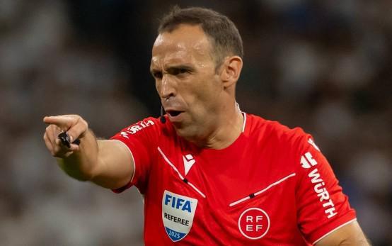 两边不讨好,阿尔梅达和科尔伯朗赛后都对主裁夸德拉表达不满