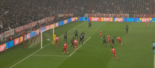 第65分钟,奥利塞开出角球,格纳布里无人盯防破门,拜仁1-1