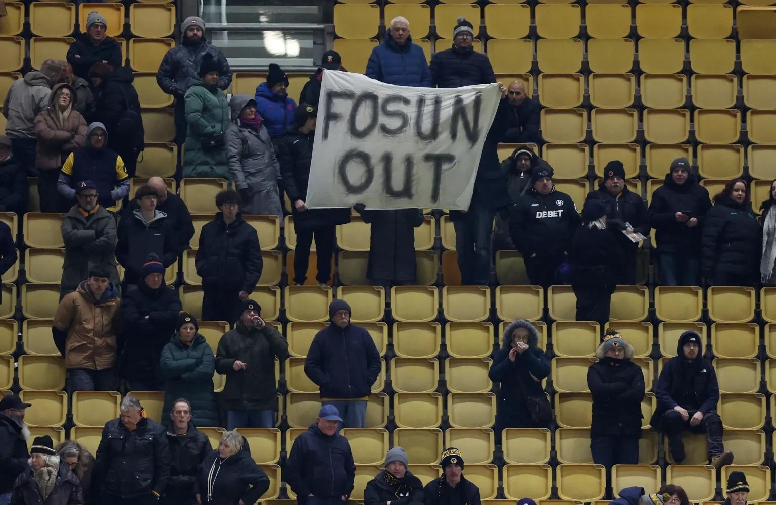 比赛第15分钟才入场,狼队球迷将在对阵曼联时抗议复星国际