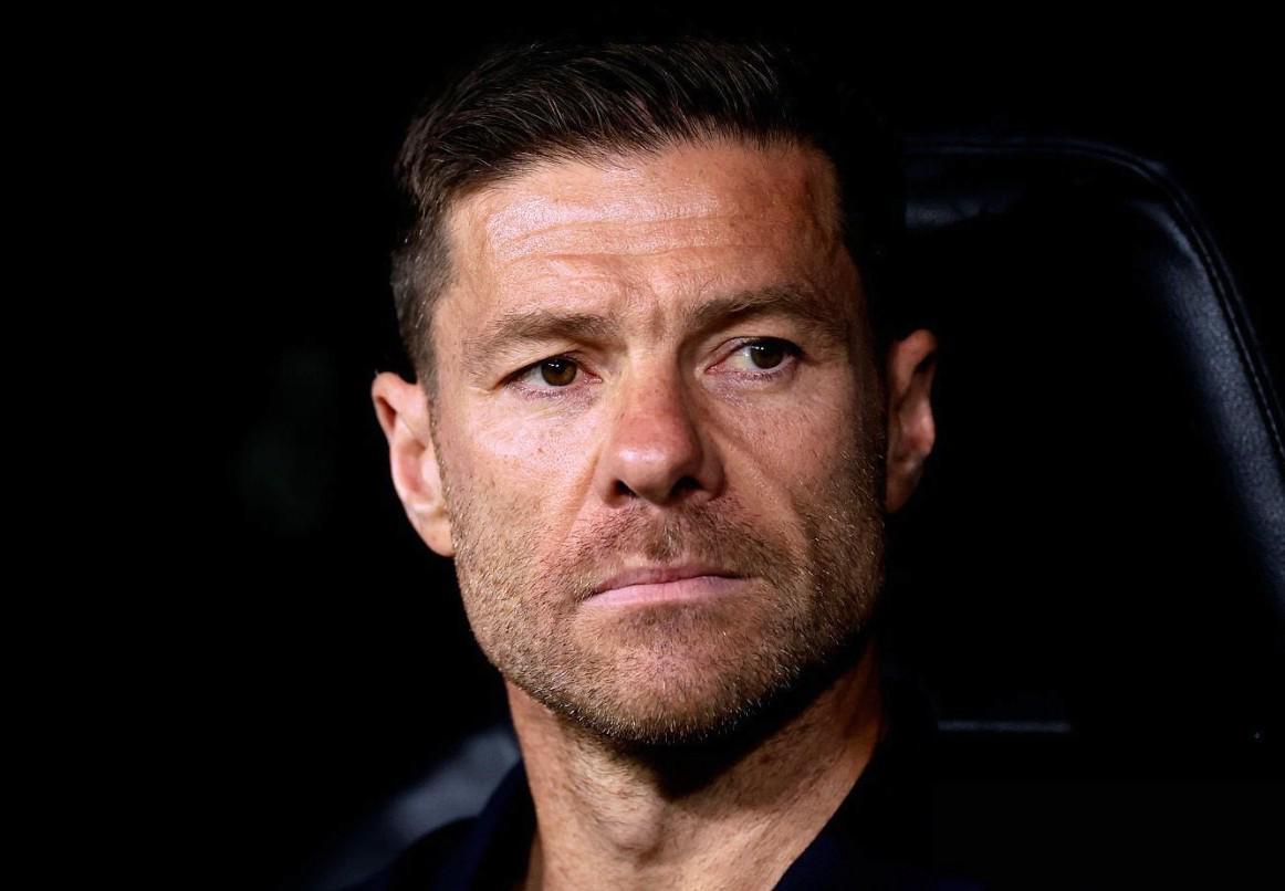 记者：对阵塞尔塔前阿隆索给全队放假两天，这让管理层不解