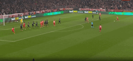 第77分钟,格纳布里头球回摆,约纳坦-塔破门,拜仁3-1葡萄牙体育