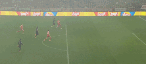 第54分钟,基米希门前自摆乌龙,葡萄牙体育1-0拜仁