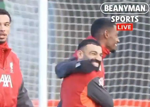 利物浦官方社媒晒萨拉赫训练照,和伊萨克、埃基蒂克有说有笑