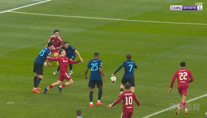 卡拉格:维尔茨倒地不该判点球 但巴斯托尼也不该拉扯球衣