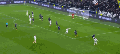 第67分钟,打破僵局,坎比亚索助攻,麦肯尼破门,尤文1-0