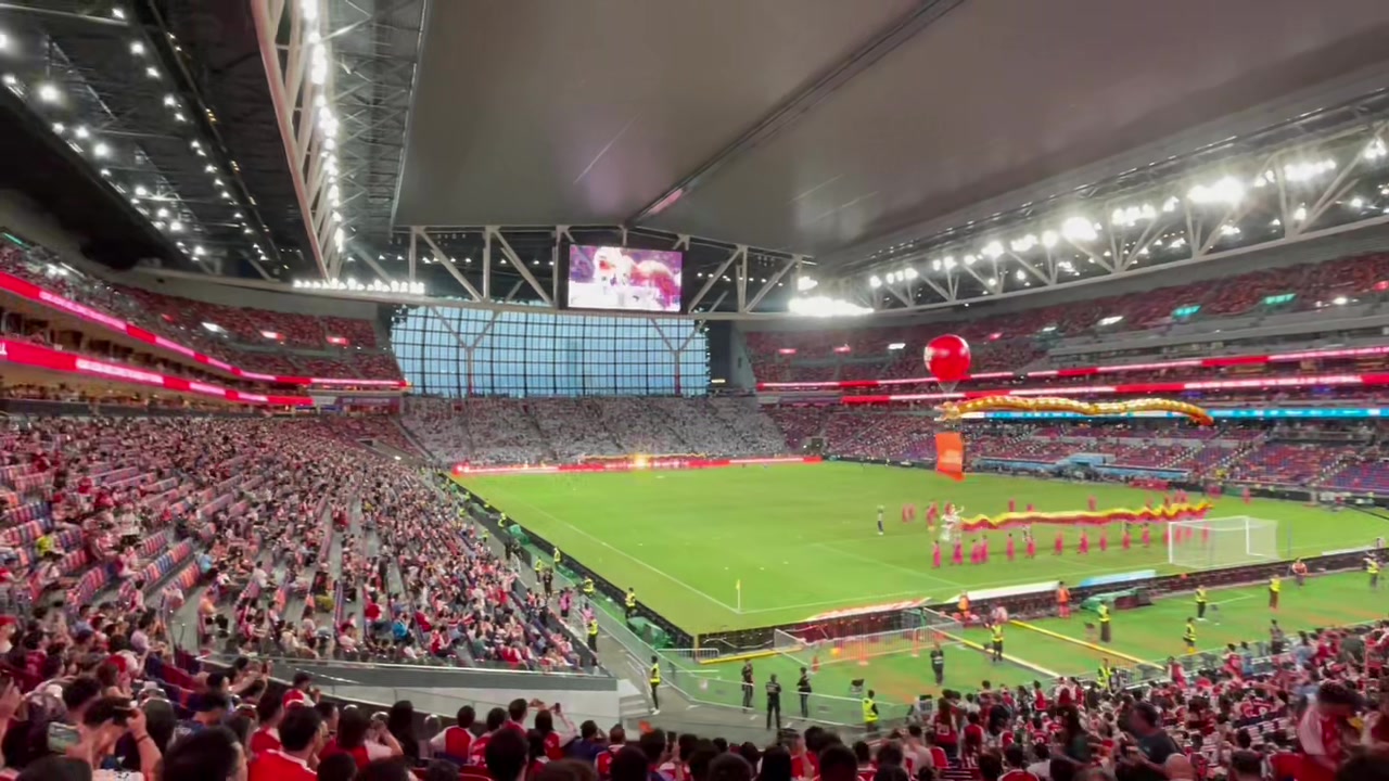 传统文化阿森纳vs热刺赛前进行舞龙舞狮表演