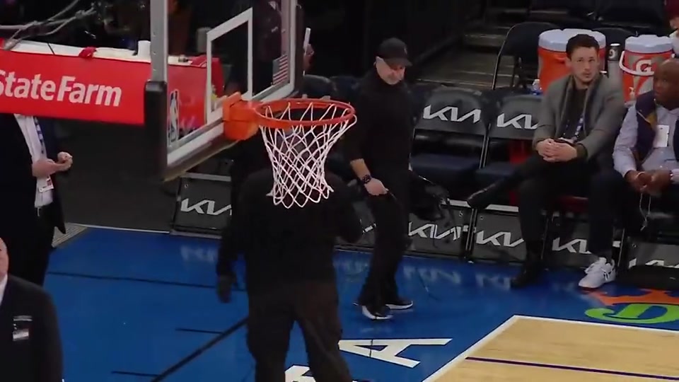 这个77在行啊艾顿此前练习中圈端尿盆远射50几秒一球未进