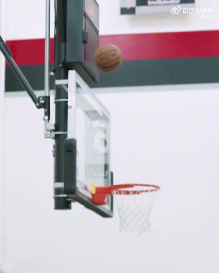 高智商篮球开拓者队内训练杨瀚森指挥队友跑位随后送出助攻