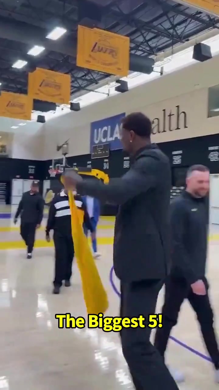 2.13m上古巨兽空降湖人 全力辅佐詹姆斯和东契奇冲击总冠军