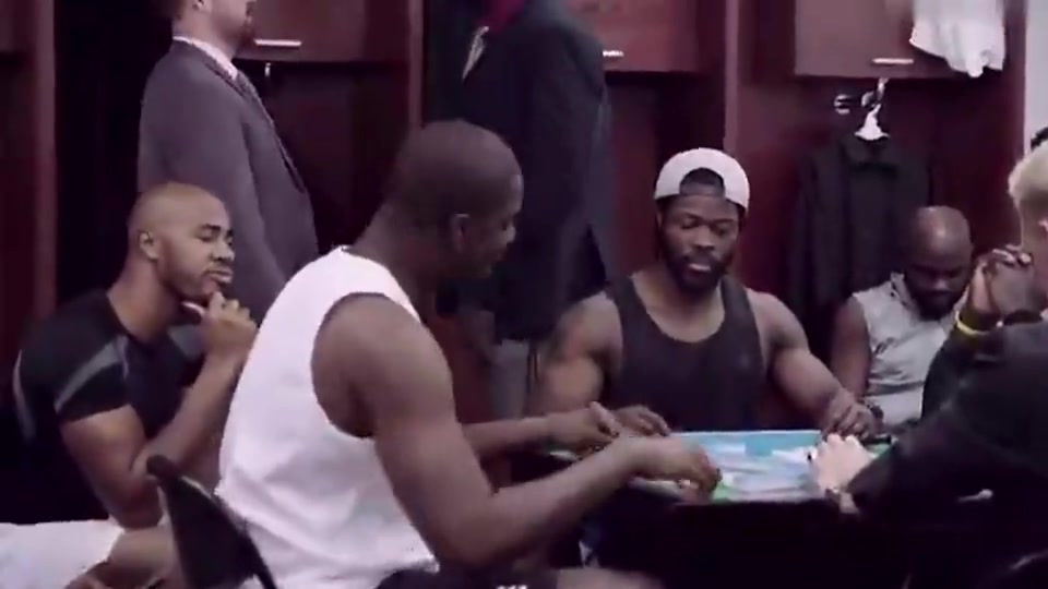 字正腔圆球员更衣室里恶搞耍怪并用中文高呼胡了