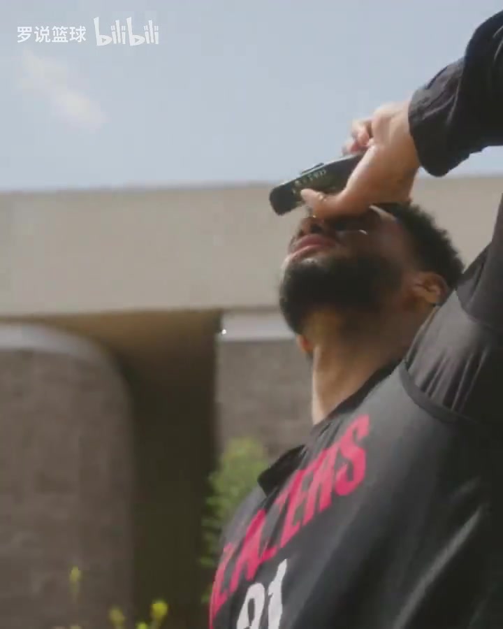 融入的越来越好了开拓者备战火箭杨瀚森和队友有说有笑