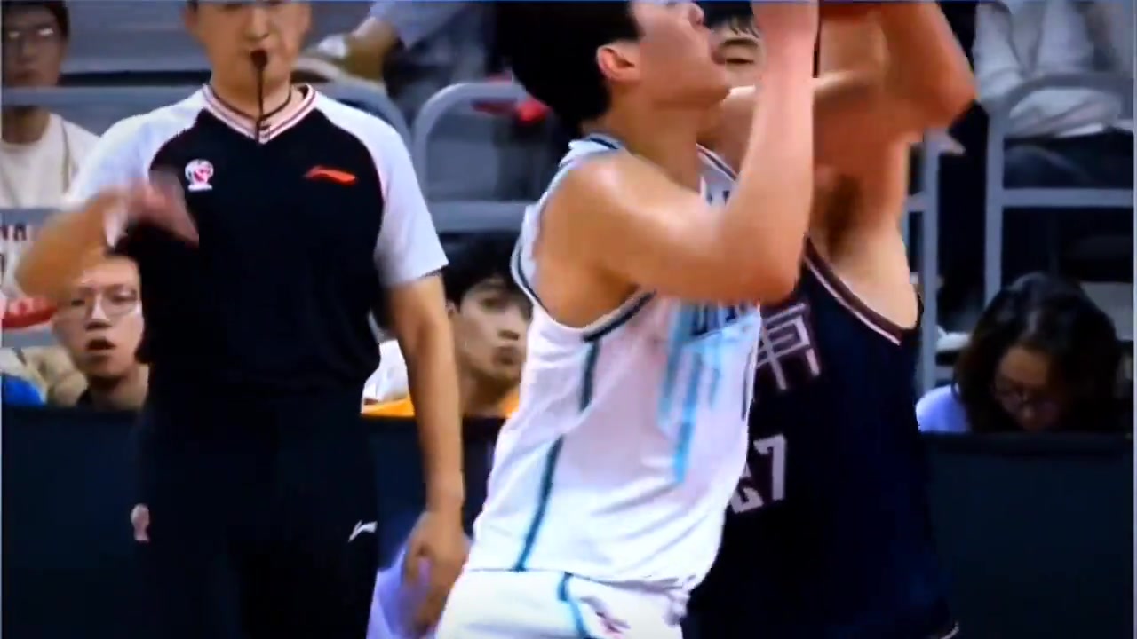 这动作在NBA高低整个恶意犯规吧
