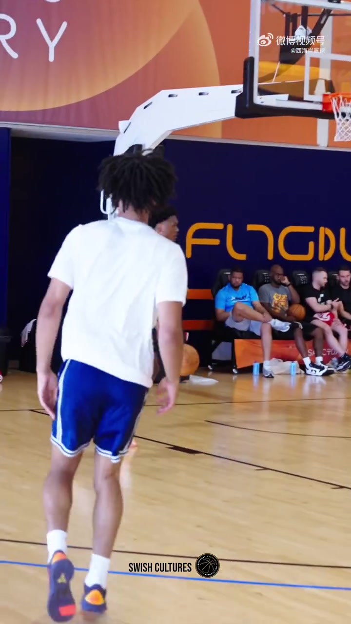 状态很不错啊火箭阿门-汤普森开拓者夏普等球员在西班牙合练