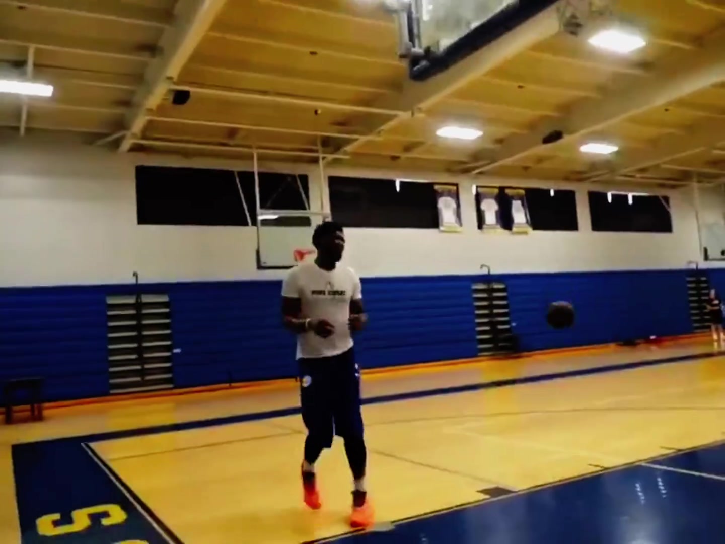 地球人还没能进化出能适配大帝打法的膝盖吗