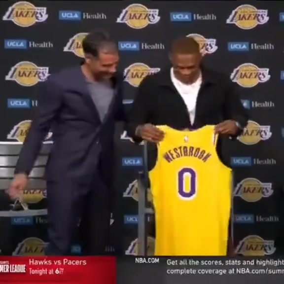 可惜故事的结局不太美好四年前今天威少加盟湖人