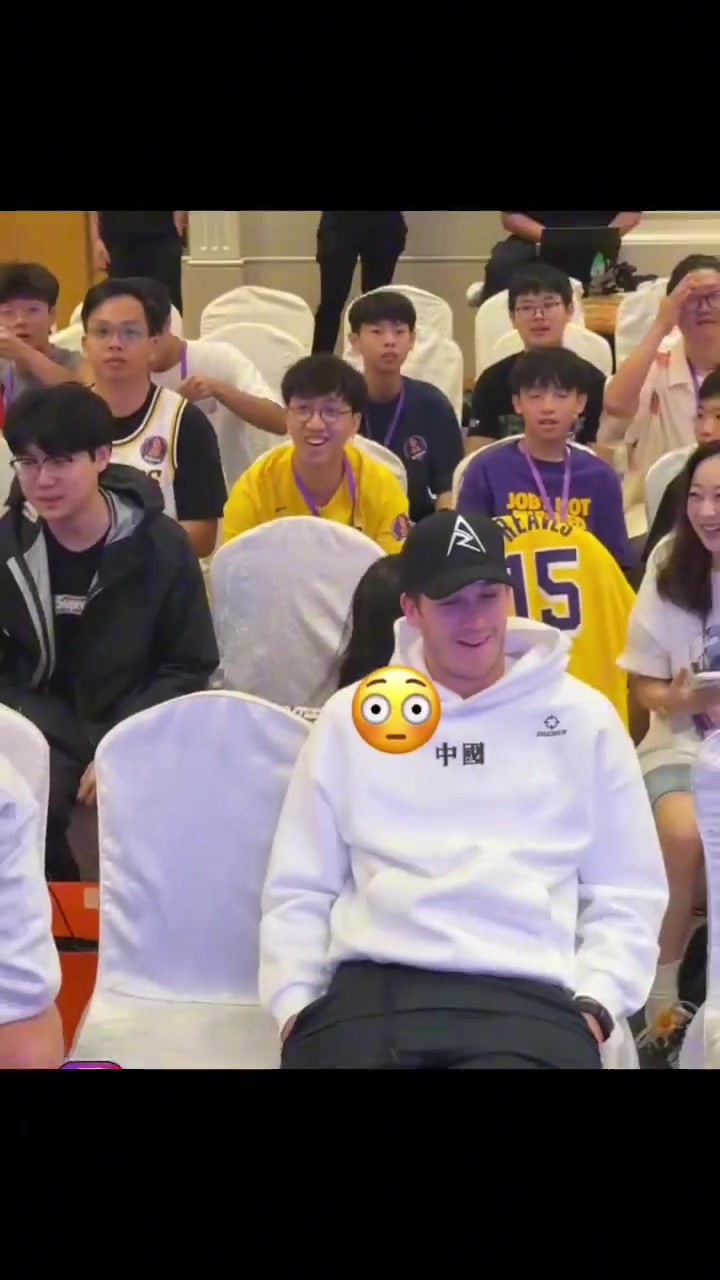 美女粉丝把小里整红温了