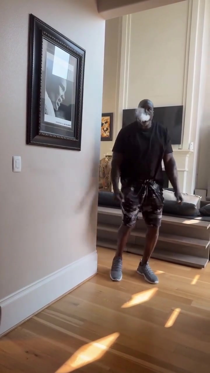 奥胖晒搞笑视频祝我的中国家人们立秋快乐今儿必须整点硬菜贴秋膘