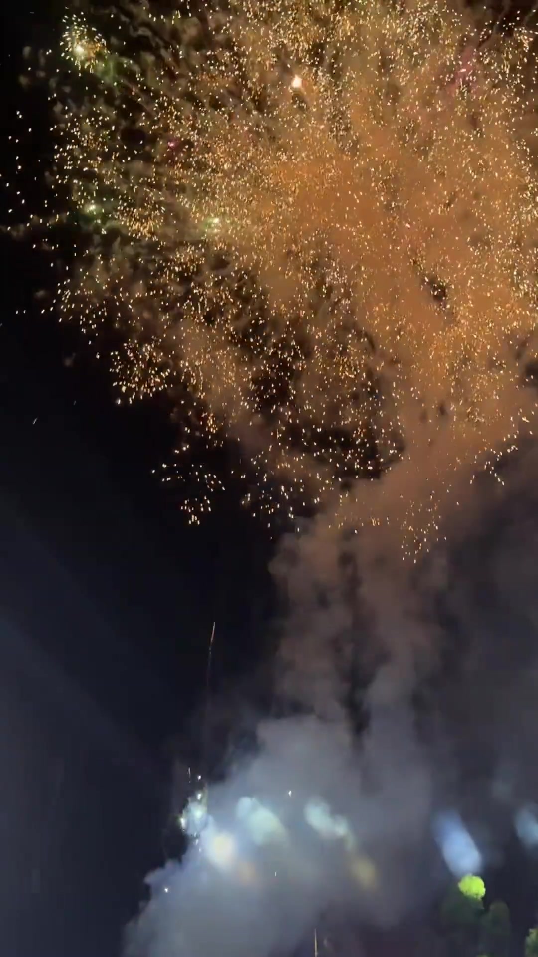 中国首座巨幅哈登球场揭幕 哈登雨中参加活动为球迷签名