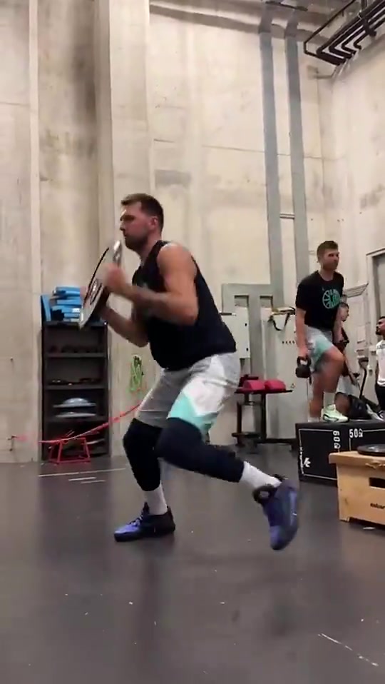 斯洛文尼亚自媒体晒训练视频东契奇今年夏天瘦了约14公斤