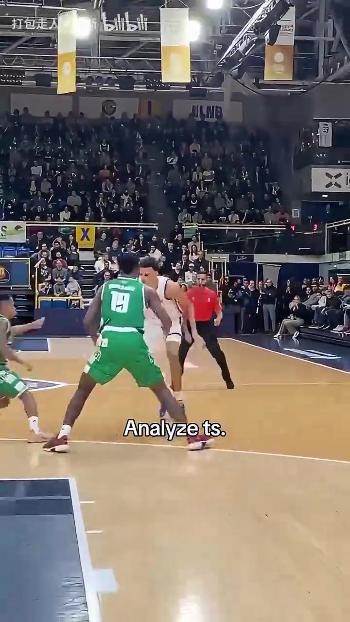 外星人来自2米24的持球变向单打感觉进不进全看文班的手感