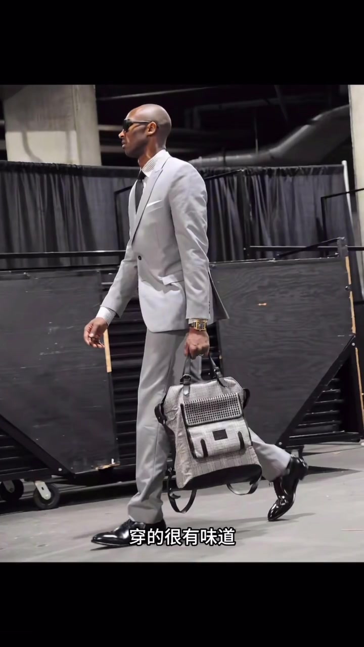 女博主锐评NBA球星穿搭詹姆斯小卡KD依旧稳定发挥