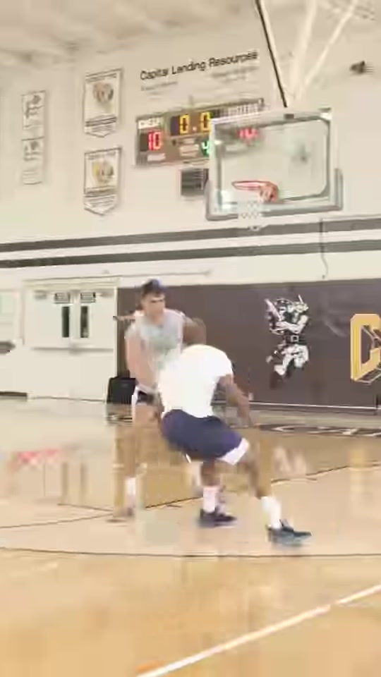 保罗小打大依旧无解直接穿裆过人得分