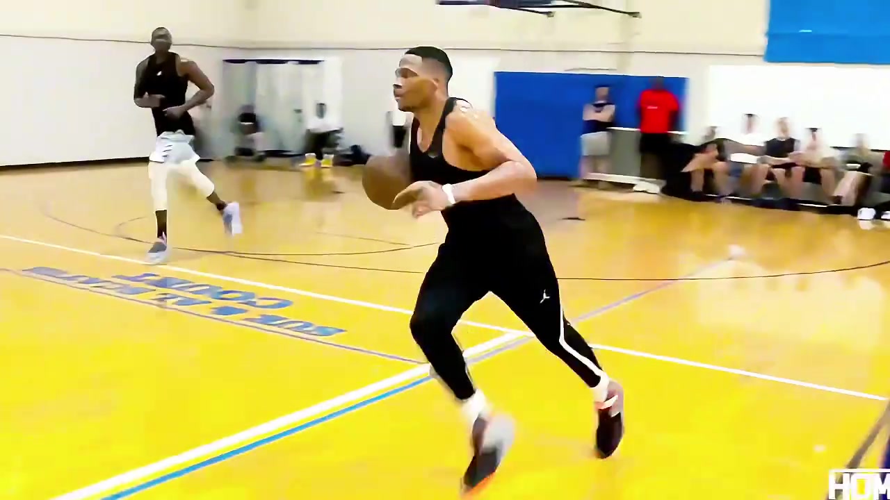 艾弗森vs威少谁历史地位更高杨毅AI技术更强威少身体更好