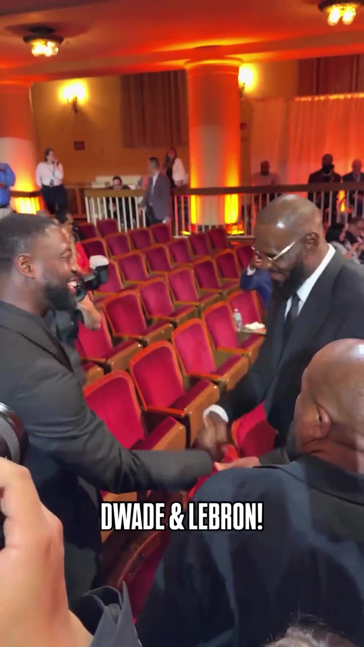 詹姆斯回到美国立即参加名人堂活动