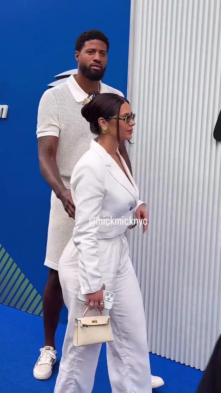 这里也有你乔治携娇妻丹妮拉现身美网决赛