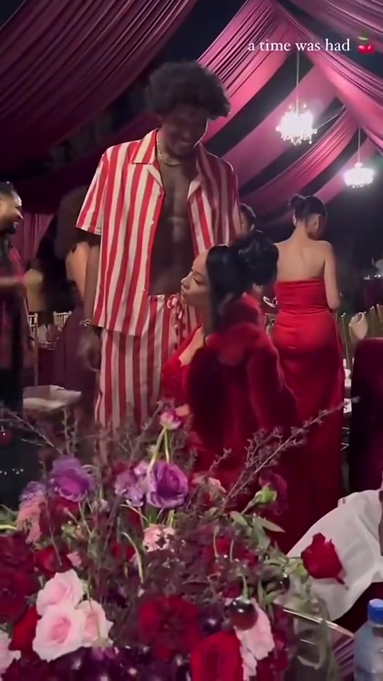 在街头打架了杰伦-格林这40岁的女友长得真的好有韵味啊