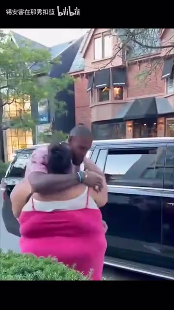 幸灾乐祸的追梦名场面和女球迷一比詹姆斯追梦都变小只了