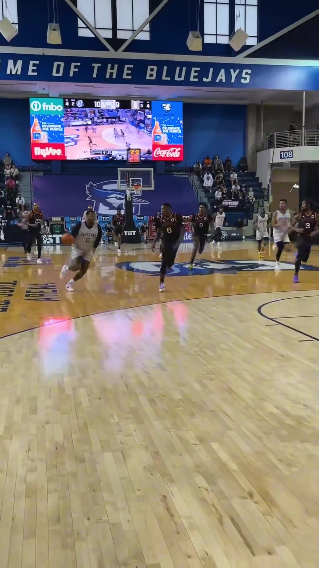 阿门跳起来以后整个身体有一种独特的悬空感很多年没见过了