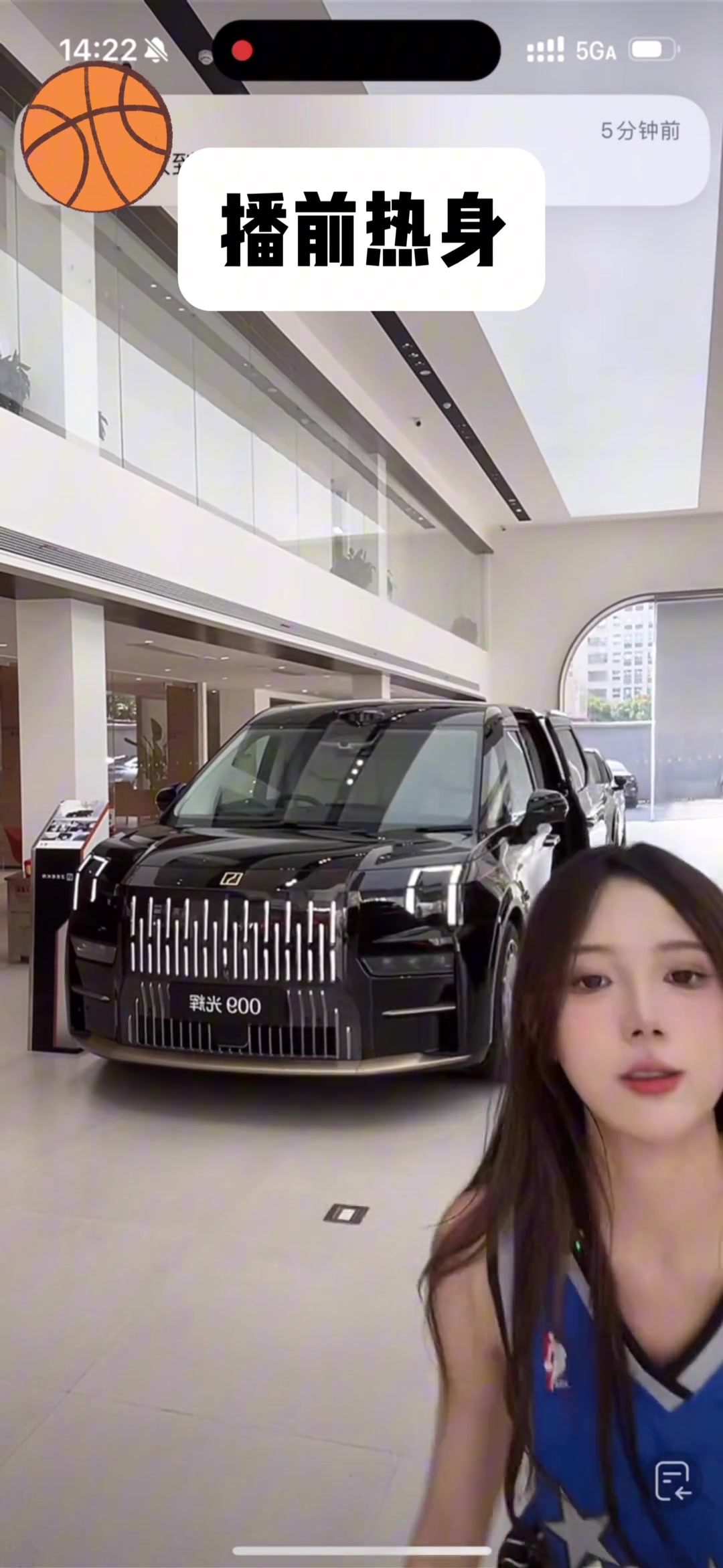 不是现在卖车的都这么卷吗没点篮球水平不行