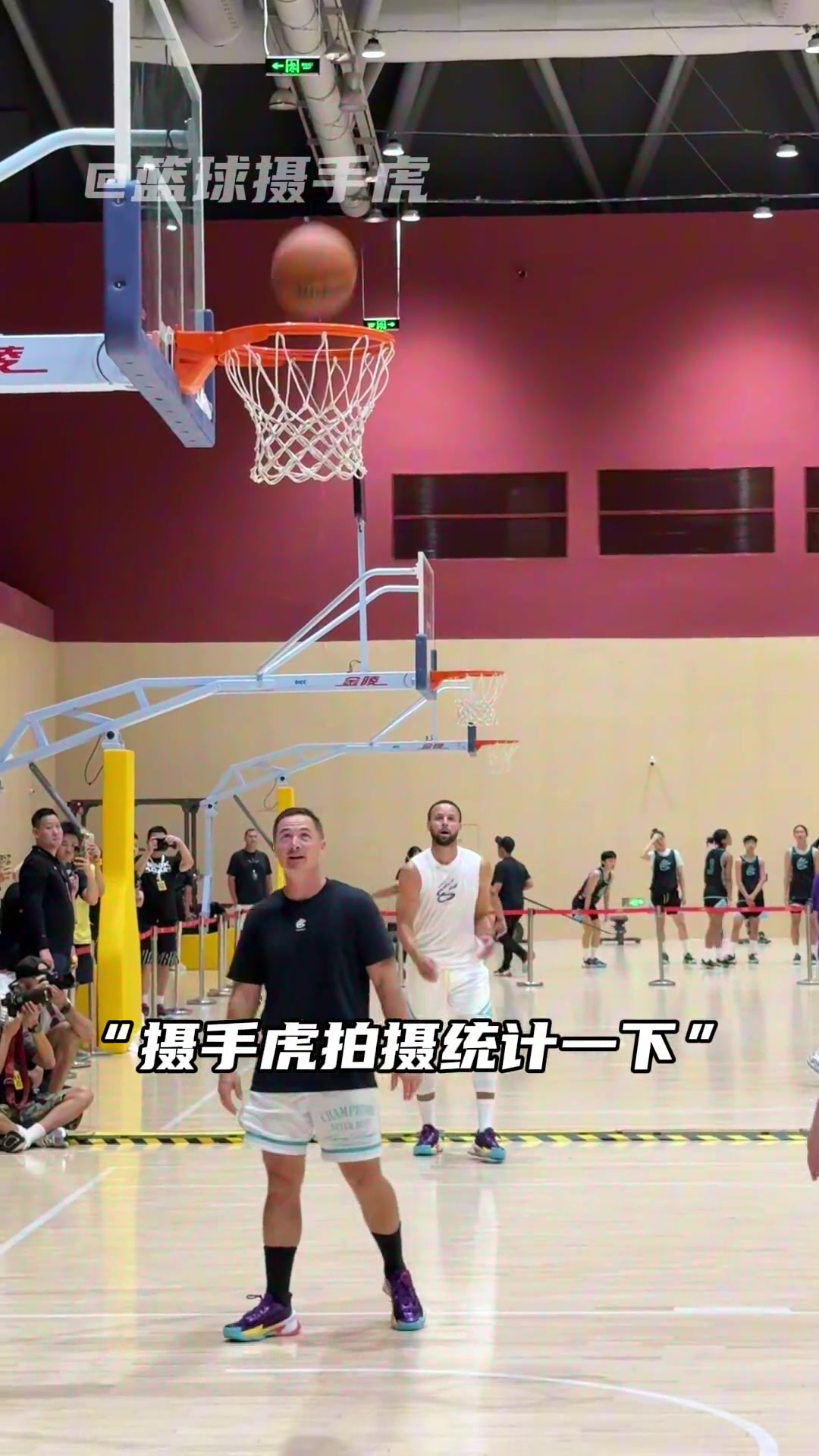 库里投篮的准度真不开玩笑除了哇没有其他形容词了