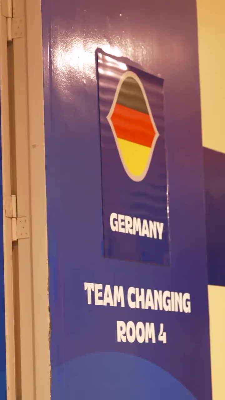 挚友名场面美国队被淘汰里夫斯去德国更衣室恭喜施罗德