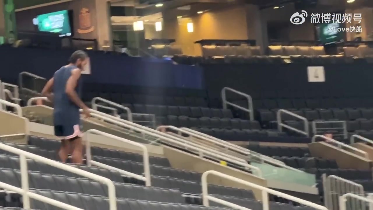 小卡今天在TD北岸花园球馆进行大量爬楼梯训练看来快复出了