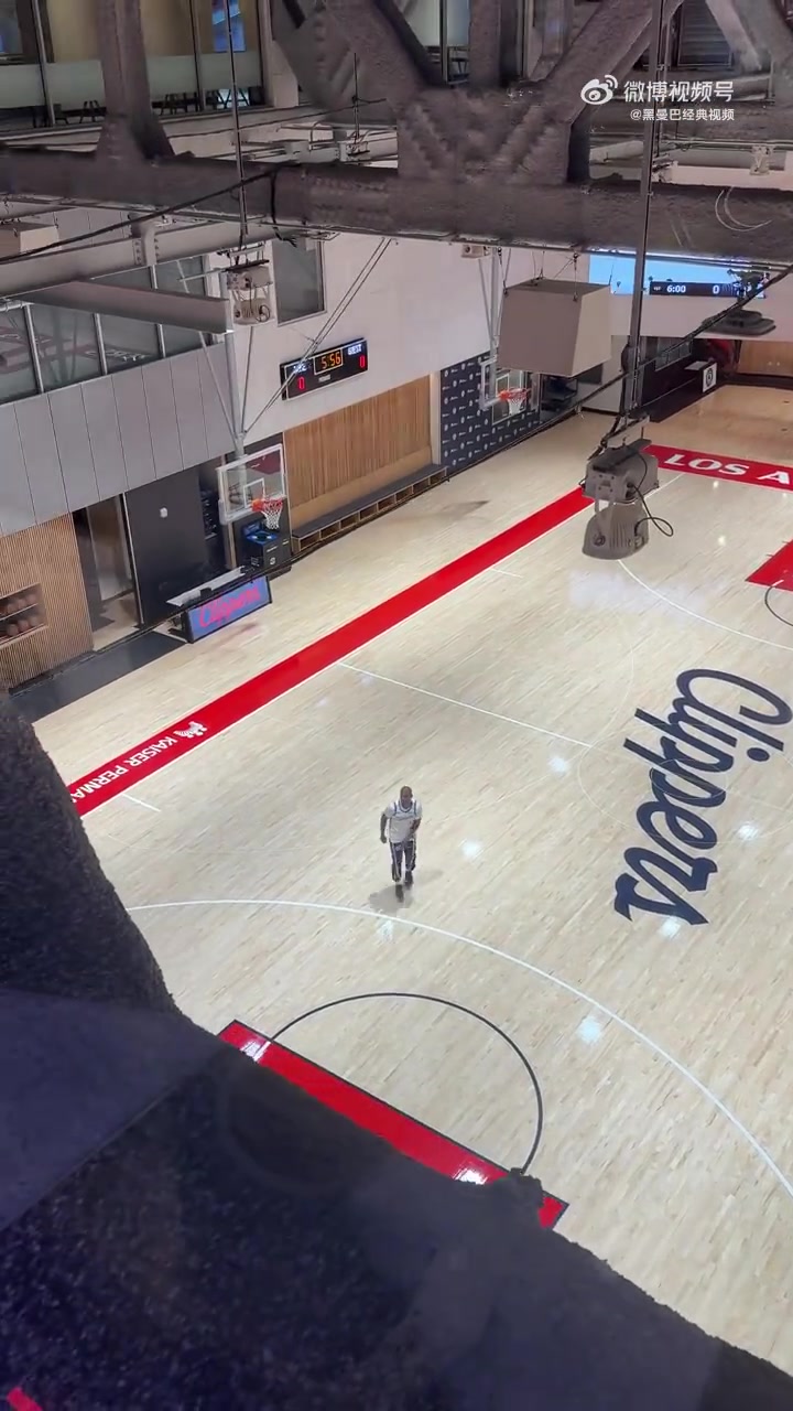 辛酸啊保罗前两天被DNP赛前一个人在球场楼下的训练馆加练