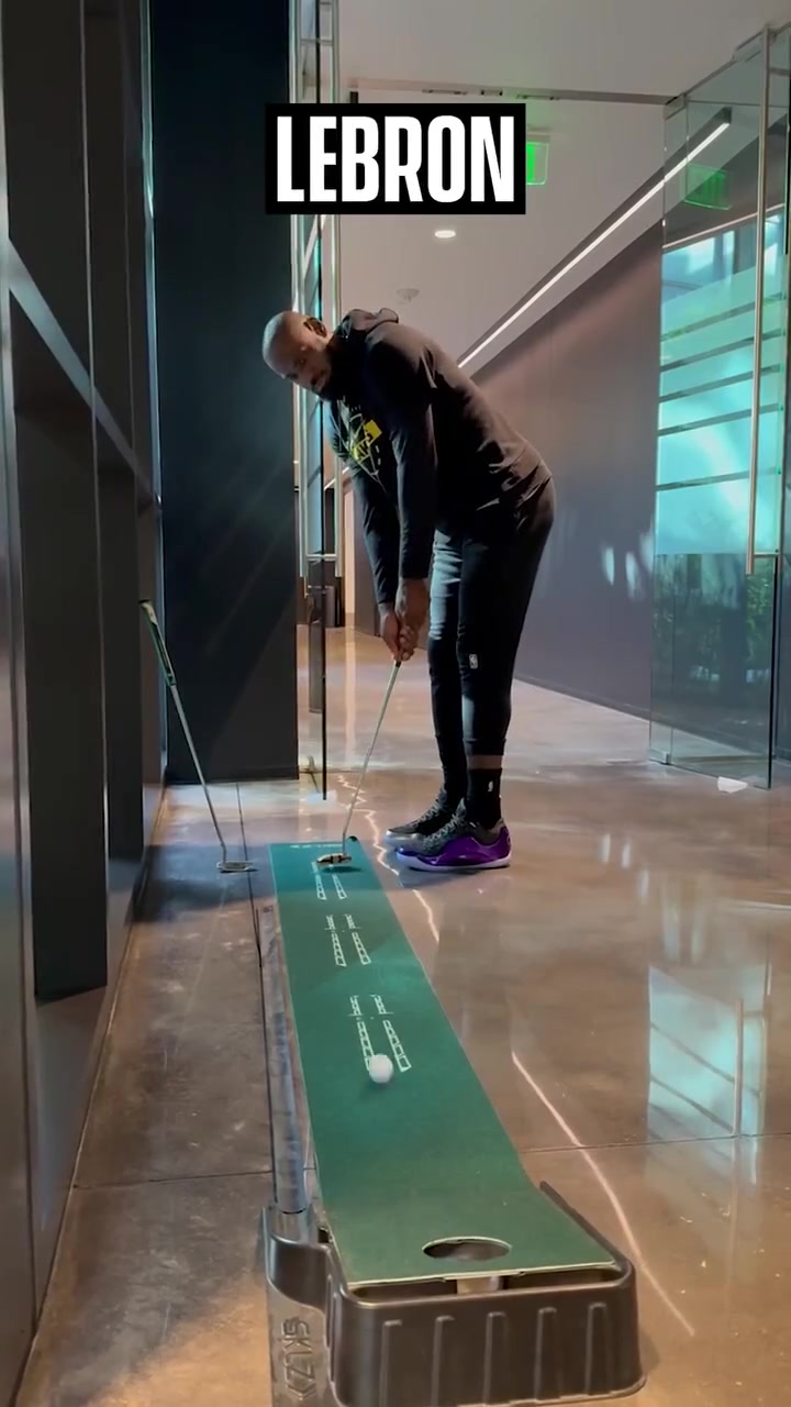 湖人队的推杆大比吧友们觉得谁的水平高呢