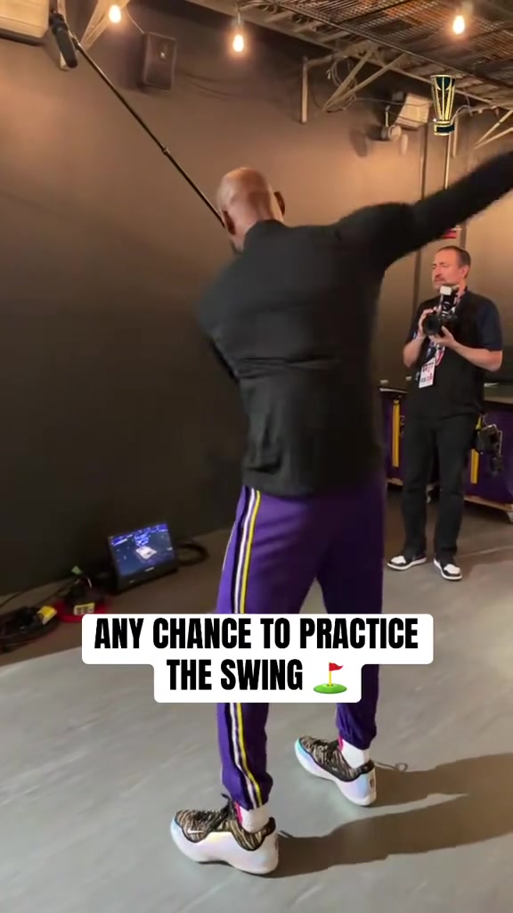 湖人马刺NBA杯詹姆斯退休后的生活就是高尔夫球了吧