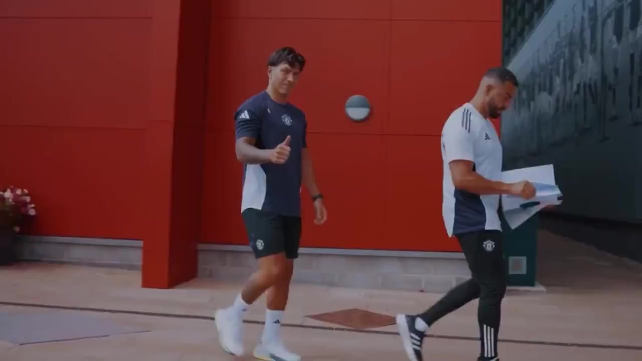 曼联官方发布利马的恢复训练已经接近彻底康复