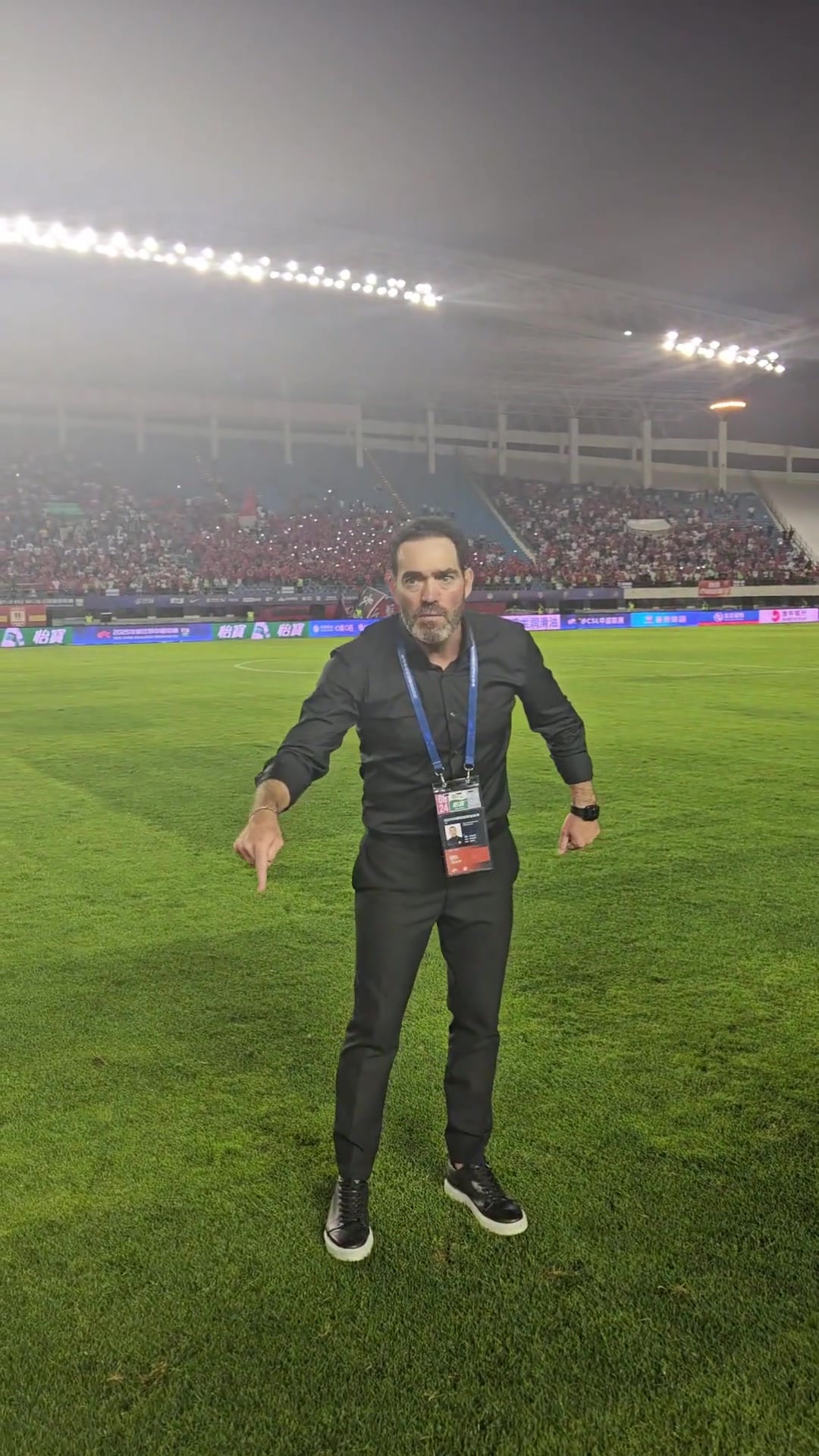 看到保级希望实拍前国安主帅苏亚雷斯赛后激励亚泰众将