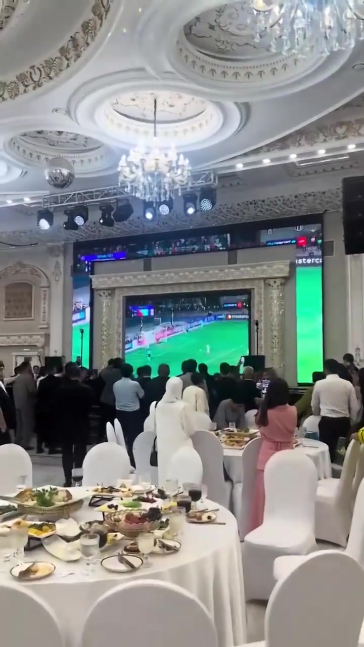 哈萨克斯坦的一场婚礼暂停大家庆祝阿拉木图闯进欧冠正赛