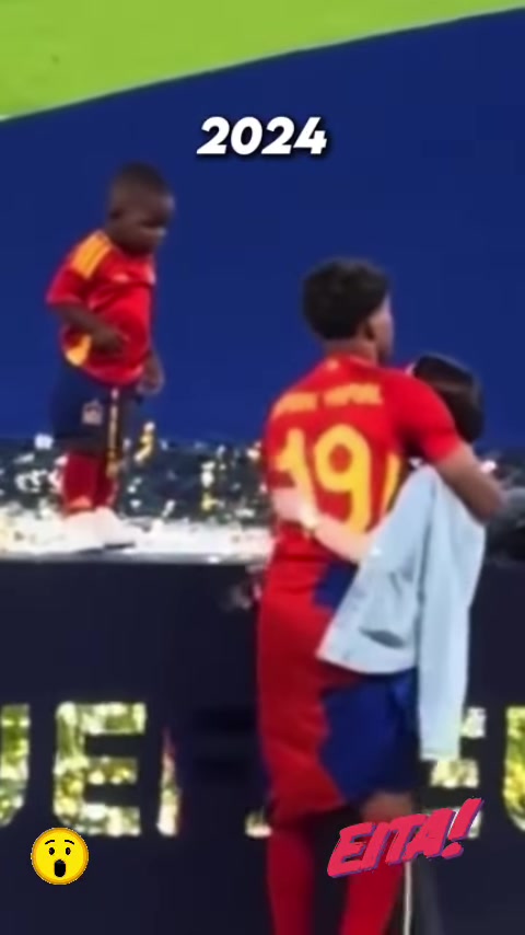 亚马尔前女友当时被拍到坐在男性腿上而今亚马尔转投大姐姐