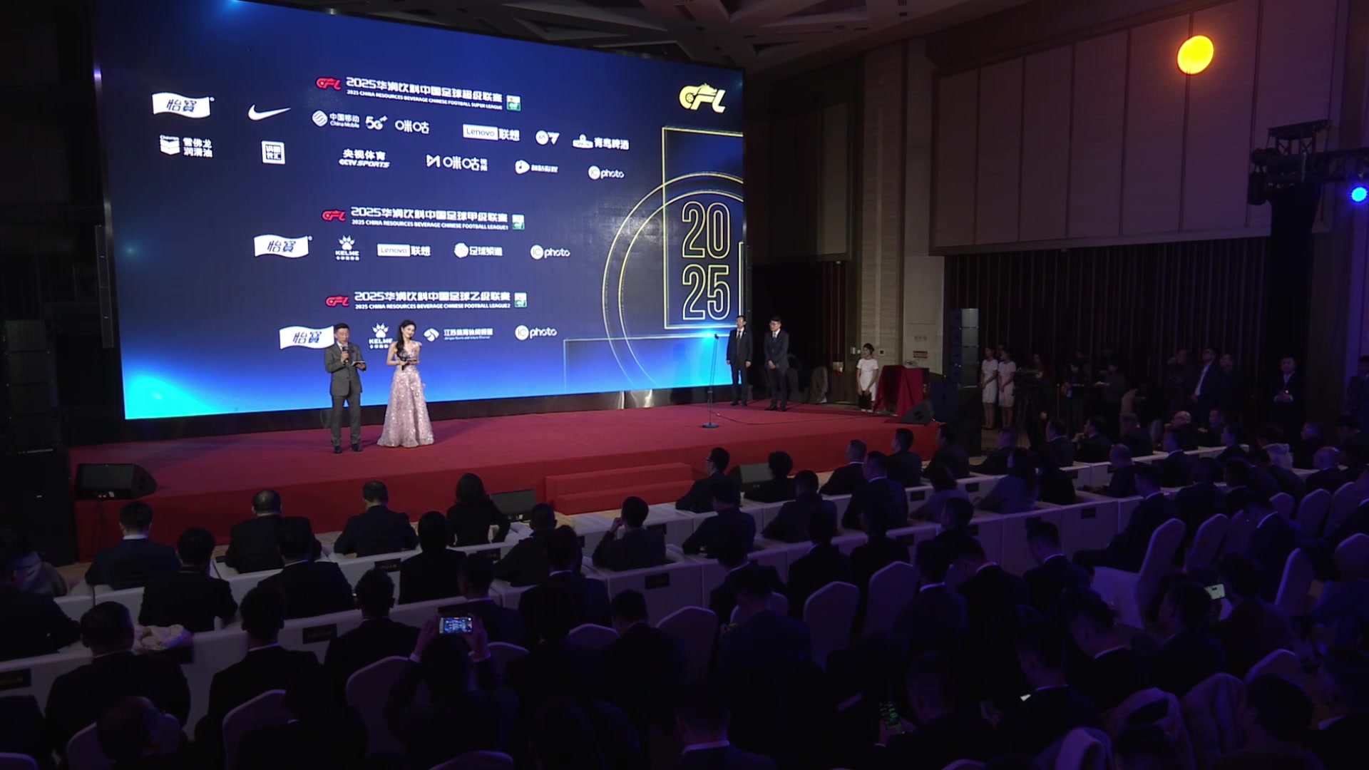 击败徐正源等人河南主帅拉莫斯获2025赛季中超最佳教练