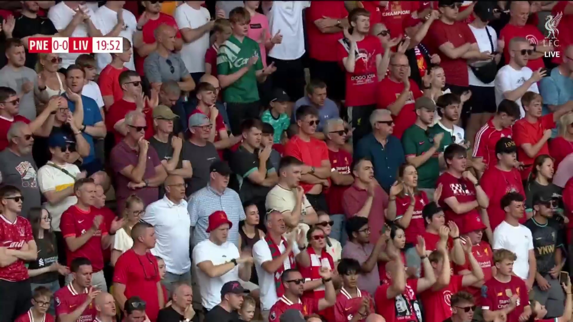响彻全场利物浦友谊赛第20分钟全场球迷合唱若塔之歌